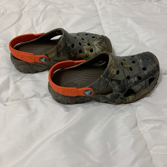 camo crocs with orange strap